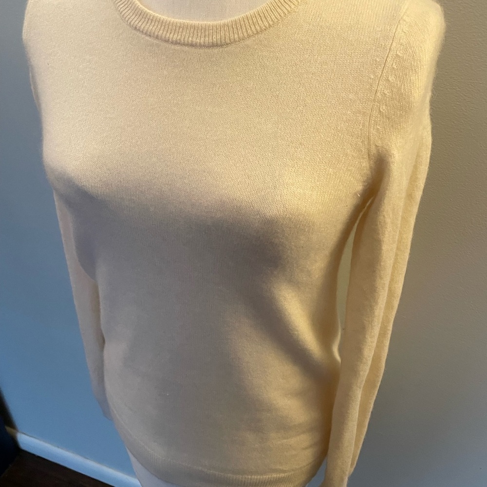 C by Bloomingdale’s- Cashmere Women’s Sweater, Small
